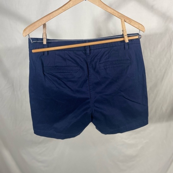 Talbots girlfriend chino shorts. 6P. Navy - Picture 2 of 4
